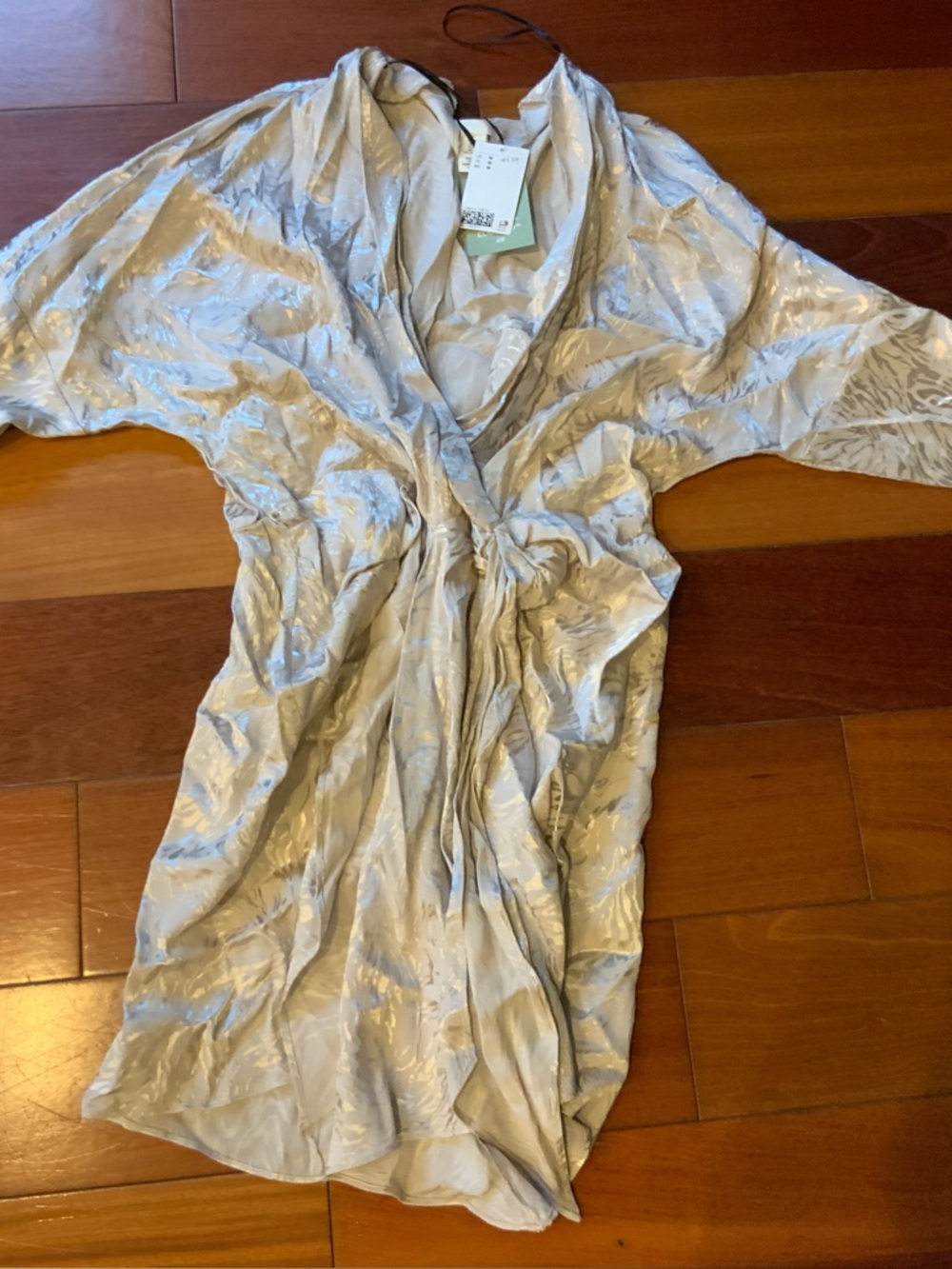 Light Shimmery Ivory Kimono-Style Wrap